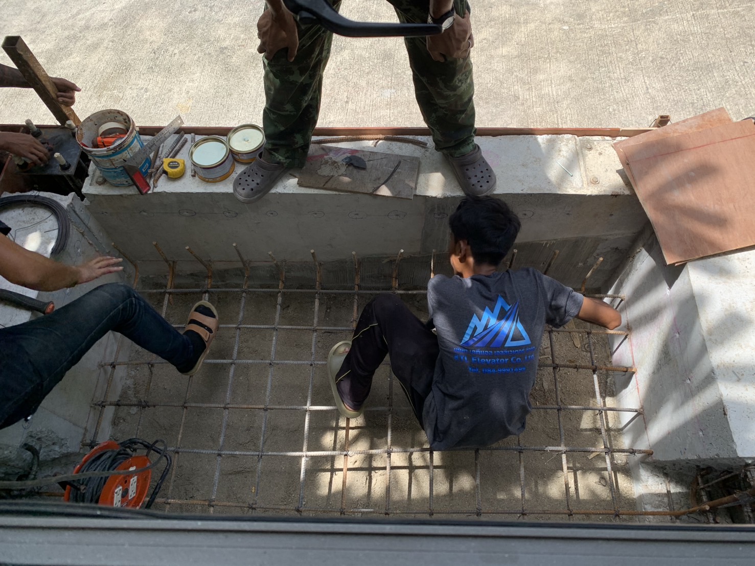 PIT STRUCTURE